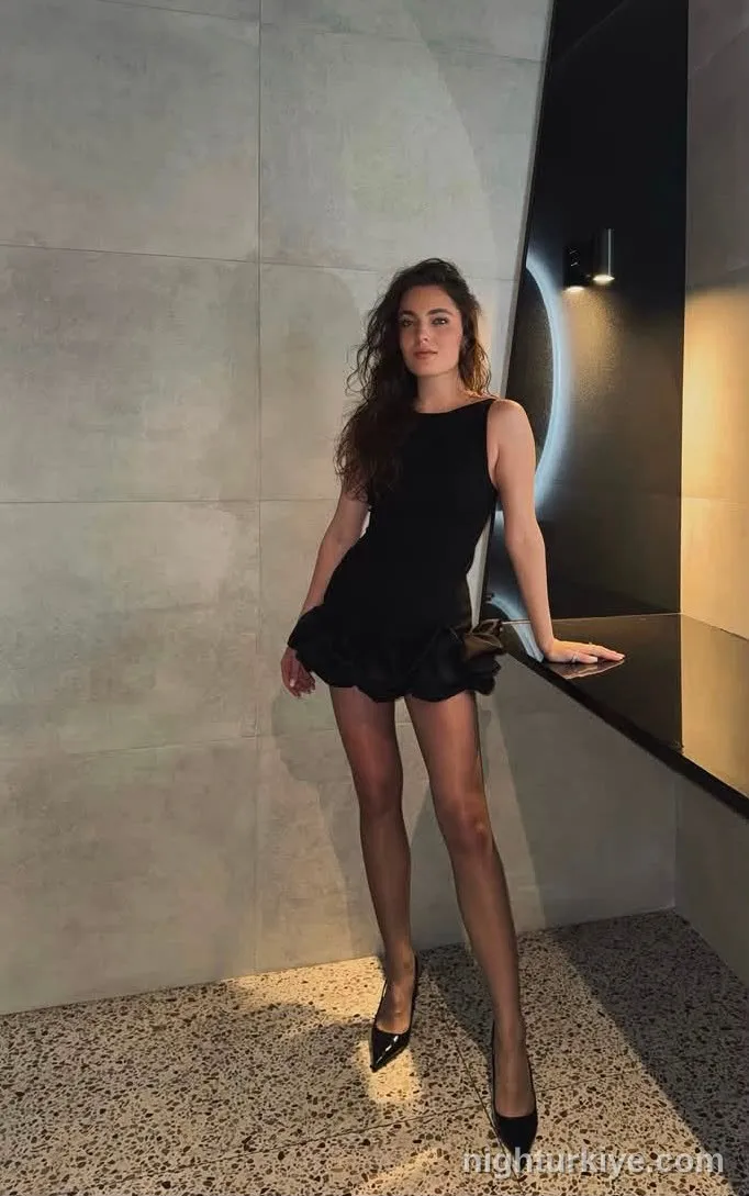 SİMGE TÜZEL, 23 — İstanbul escort — 2
