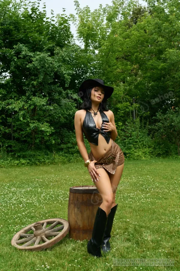 Ника, 21 — escort in Izmir
